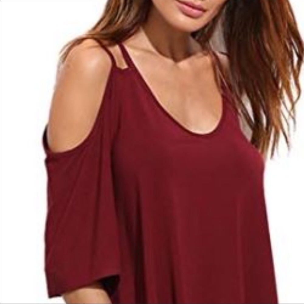 NEW. Gorgeous cranberry colored crop top🎁